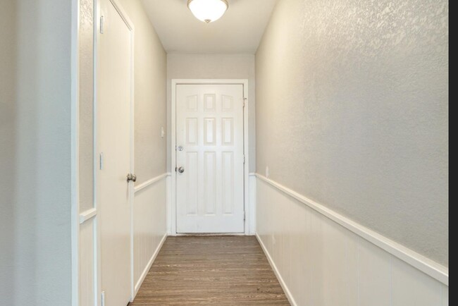 Building Photo - Move in special 2nd months rent $350 off