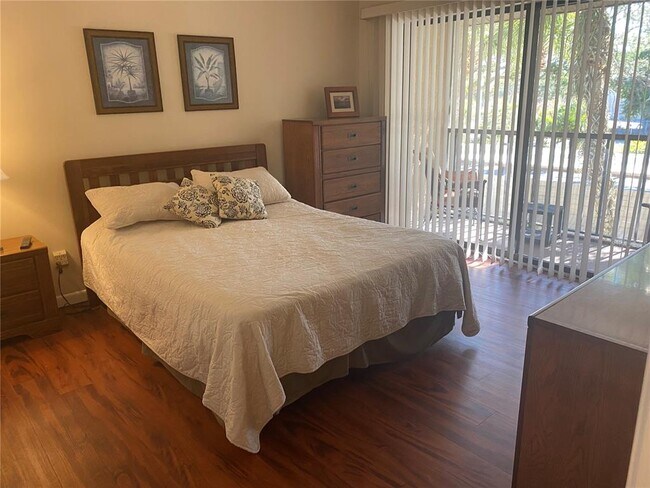Building Photo - 622 Bird Bay Dr S