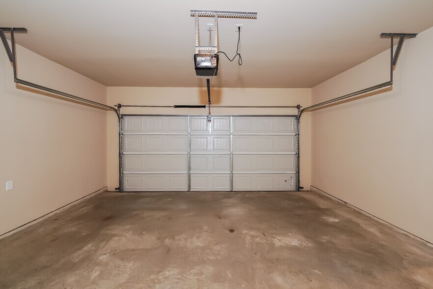 Building Photo - 580 Clover Cir