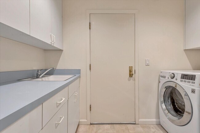 Building Photo - 954 Russell Ave