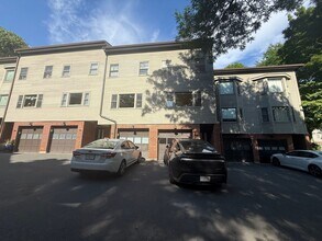 Building Photo - 105 Beaconsfield Rd