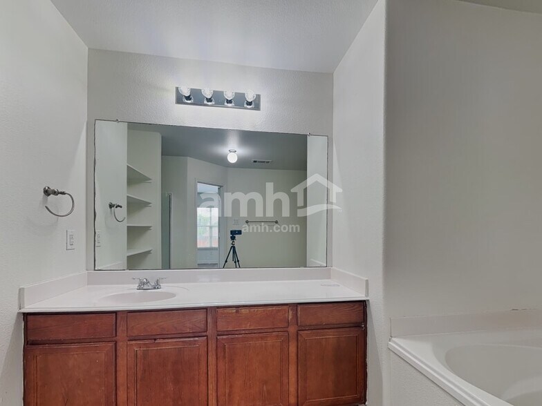 Building Photo - 317 Misty Mountain Dr