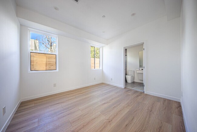 Building Photo - 1954 Purdue Ave