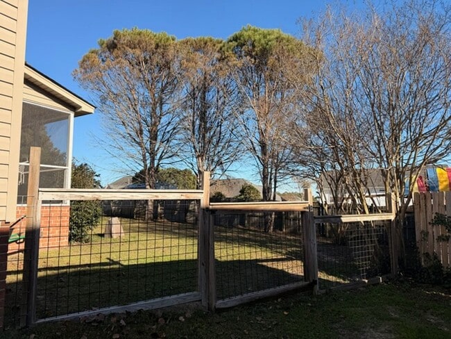 Building Photo - COMING SOON: Well Maintained 3BR 2BA Home w/ Pool Access + Dog Park in GREAT Location!