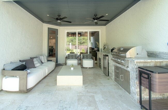 Building Photo - 16 Mariposa Wds Dr