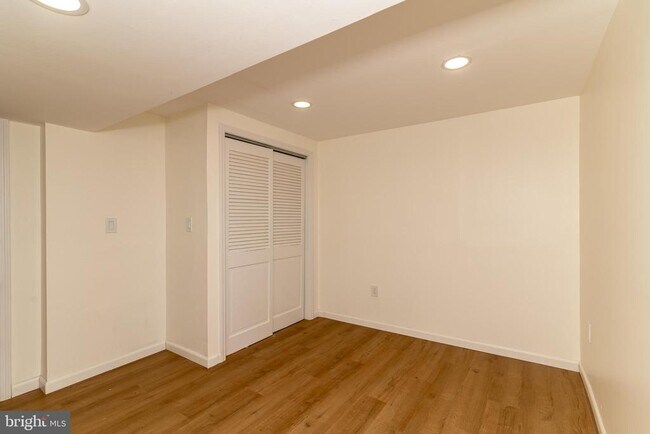 Building Photo - 1800 Lark Ln