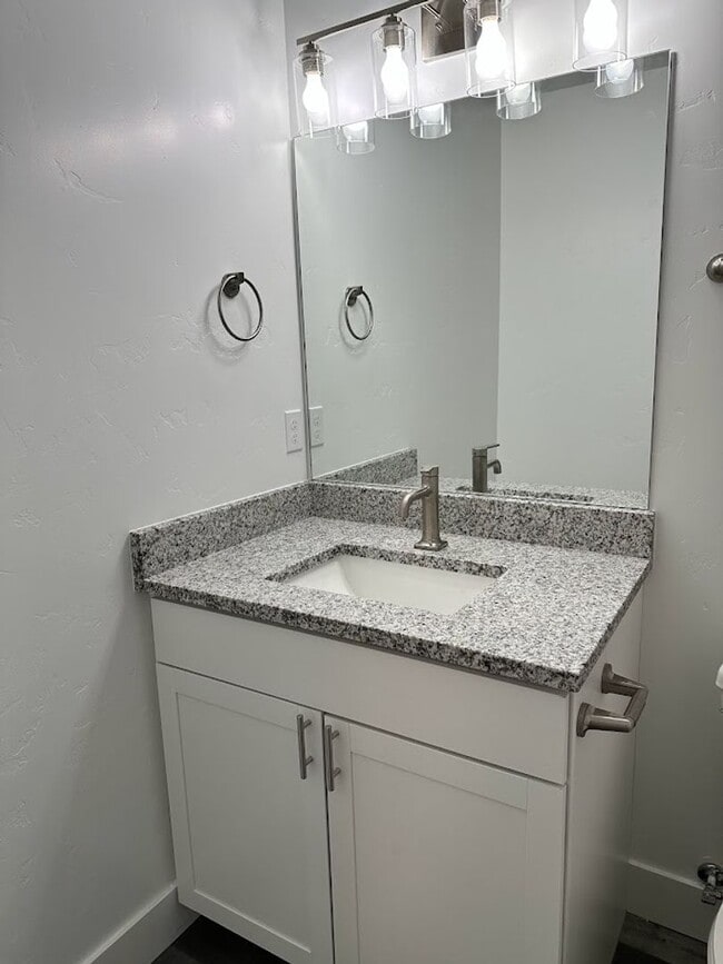Building Photo - 1553 Clear Creek Dr