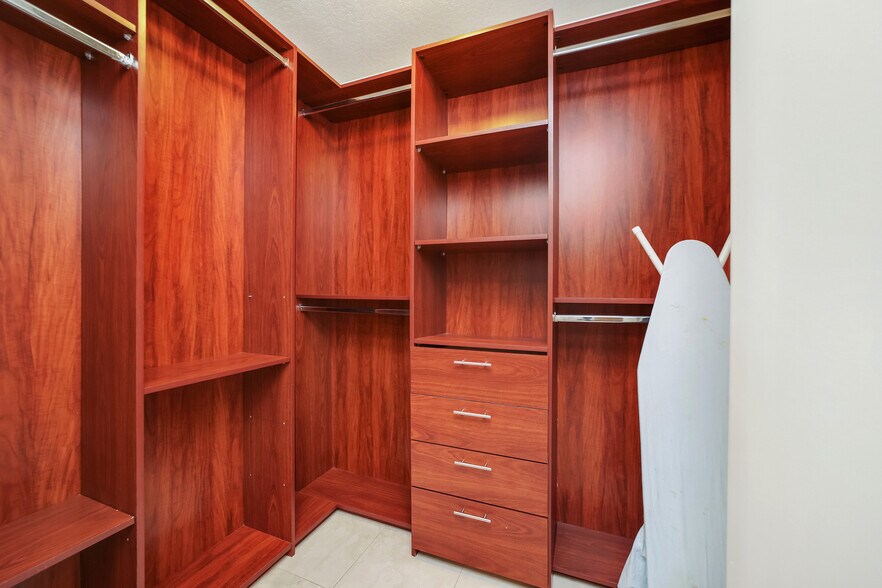 Build in walk in closet upstairs - 41 SE 5th St