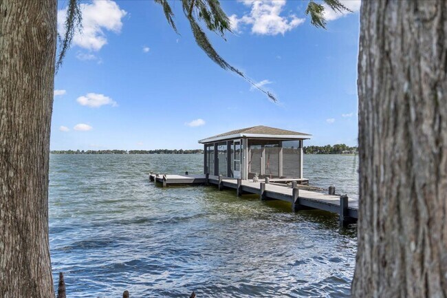 Building Photo - 3824 Gaines Dr