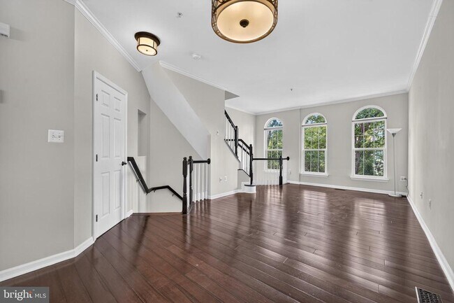 Building Photo - 932 Harrison Cir