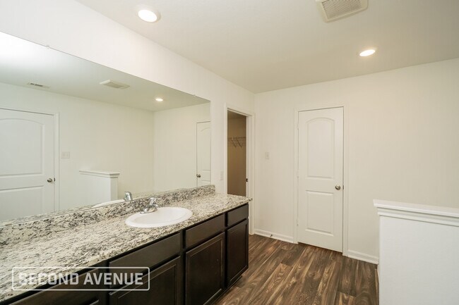 Building Photo - 3027 Jackson Smt