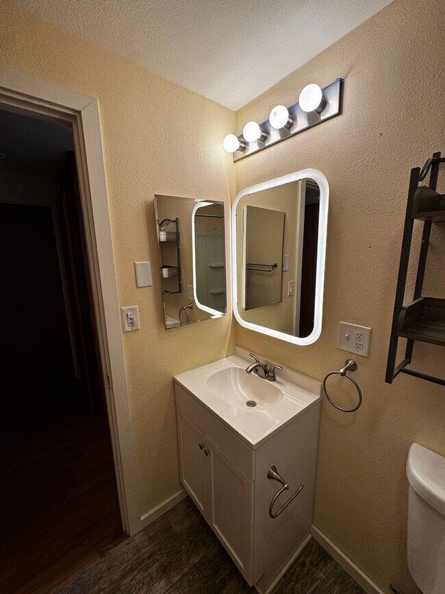 Building Photo - Stylish Updated 3-Bedroom Home in Desirable South Eugene