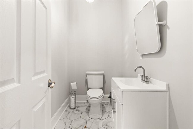 Building Photo - 66 Weyman Ave SW