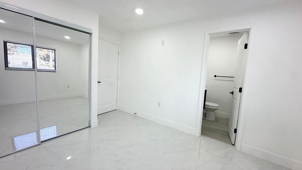 Building Photo - 1304 NW 43rd St