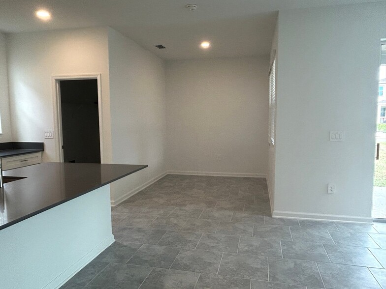 Building Photo - 2147 Sweet Honey Ln
