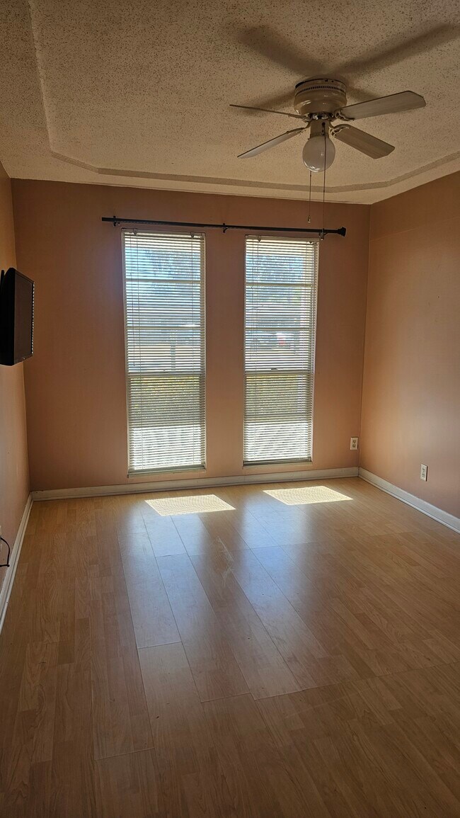 Building Photo - 2620 Moody Ave