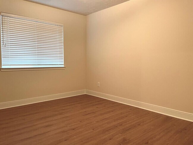 Building Photo - 14615 Wressell Dr