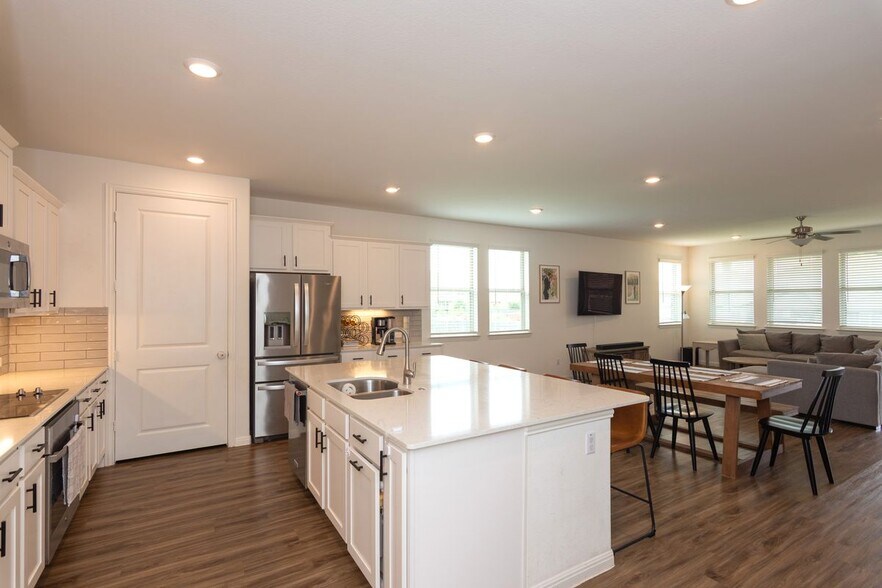 Building Photo - 501 Sixpence Ln
