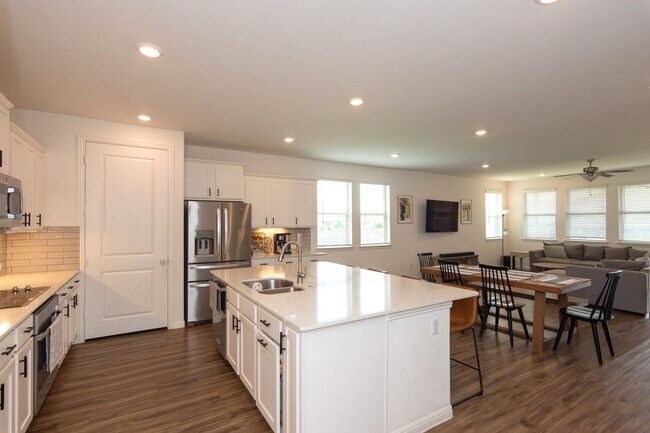 Building Photo - 501 Sixpence Ln