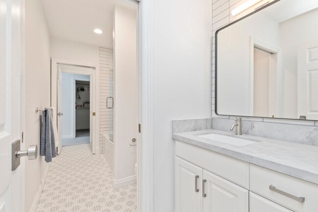 Building Photo - 6395 Braxton Ct