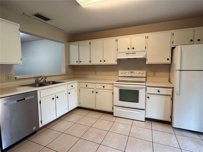 Building Photo - 5100 Burchette Rd