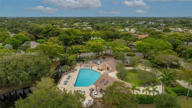 Building Photo - 9360 Chelsea Dr S