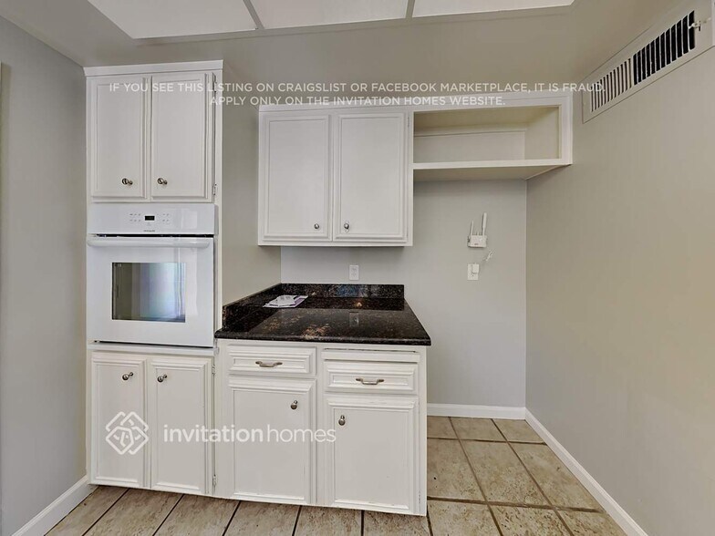 Building Photo - 5220 Paragon St