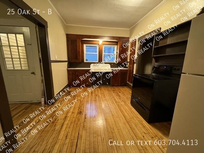 Building Photo - 25 Oak St