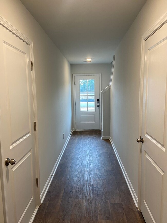 Building Photo - 3 bed 2.5 bath!