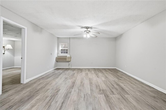 Building Photo - 212 Chandler St