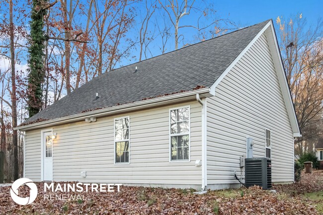 Building Photo - 3923 Springbrook Dr