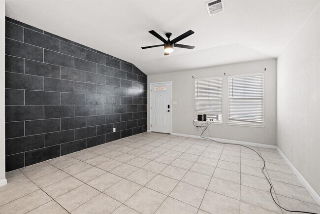 Building Photo - 202 Low Bramble Dr