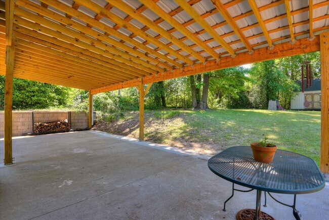 Building Photo - 813 Hammond Dr