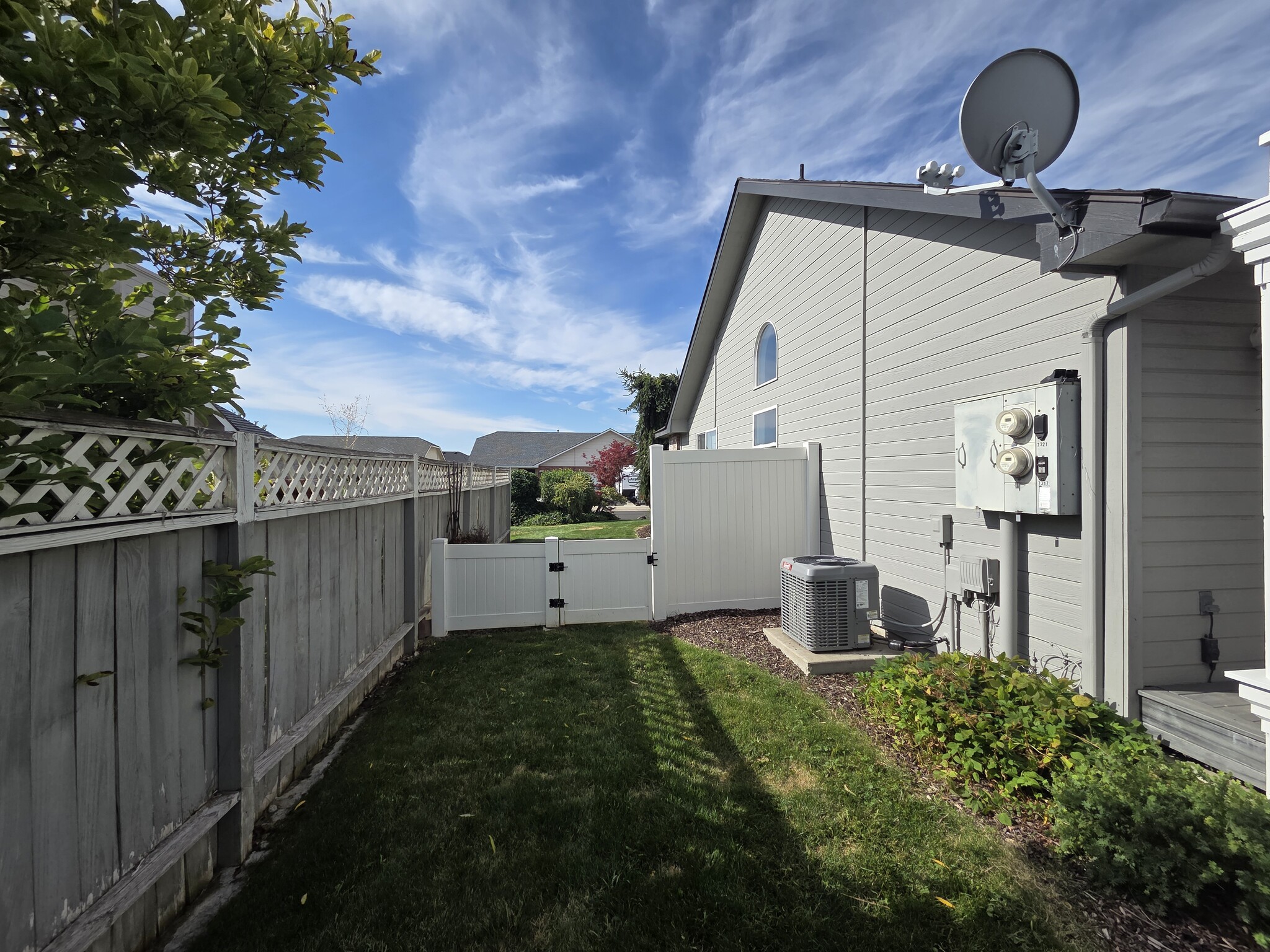 Side Yard - 7317 W Yakima Ave