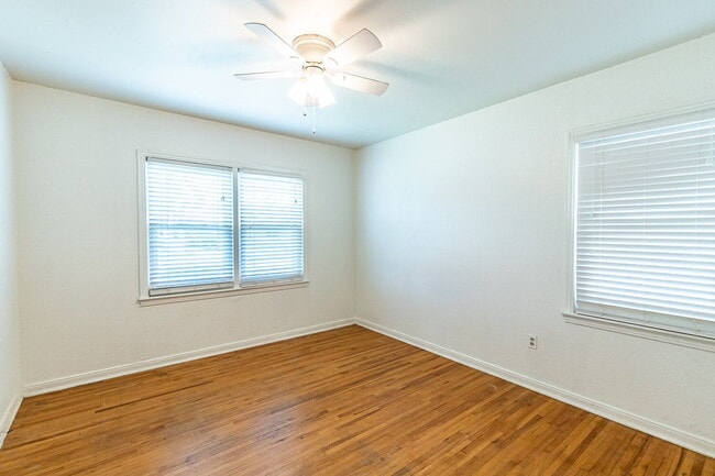 Building Photo - Charming & Cozy 2-Bedroom Oasis