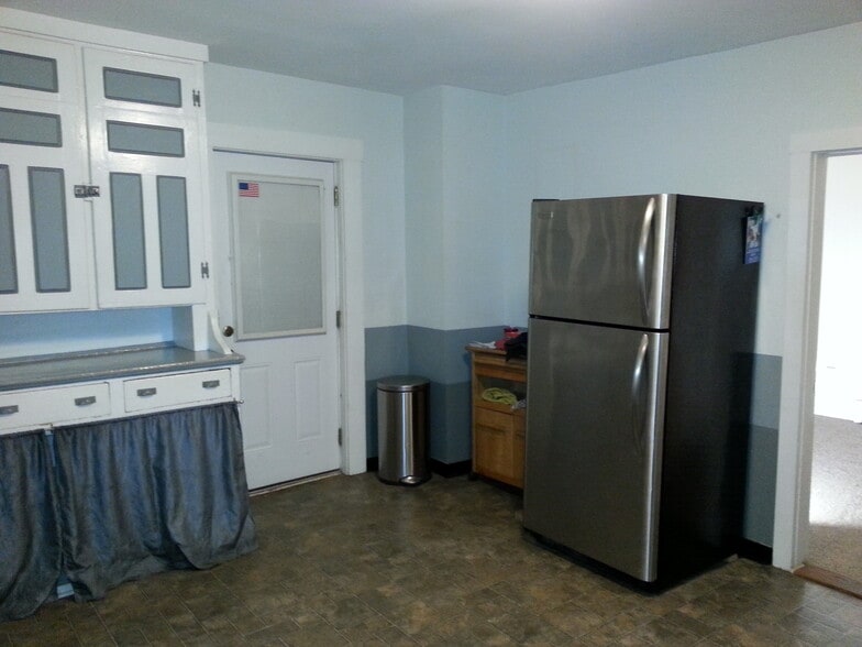 Building Photo - 188 Pine St