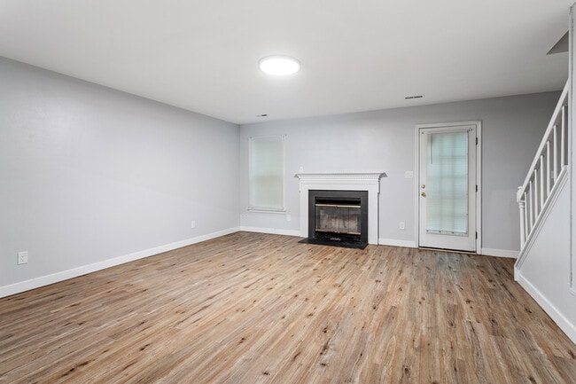 Building Photo - 839 Dalewood Dr