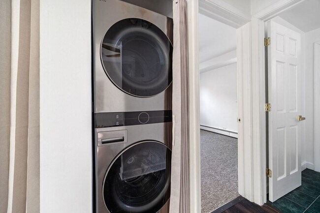 Building Photo - 7536 N Ridge Blvd