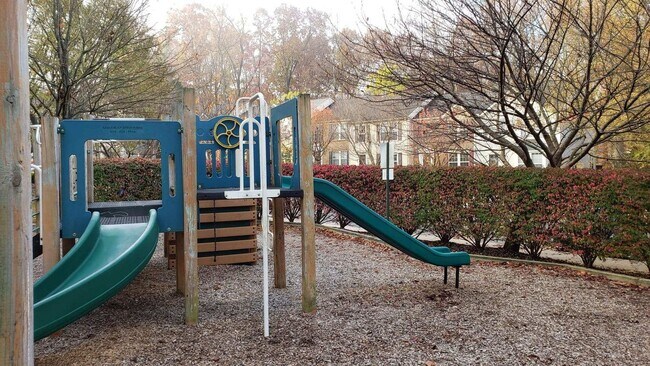 Building Photo - Charming and Updated 3BR/2.5BTH townhome in desirable Germantown, MD