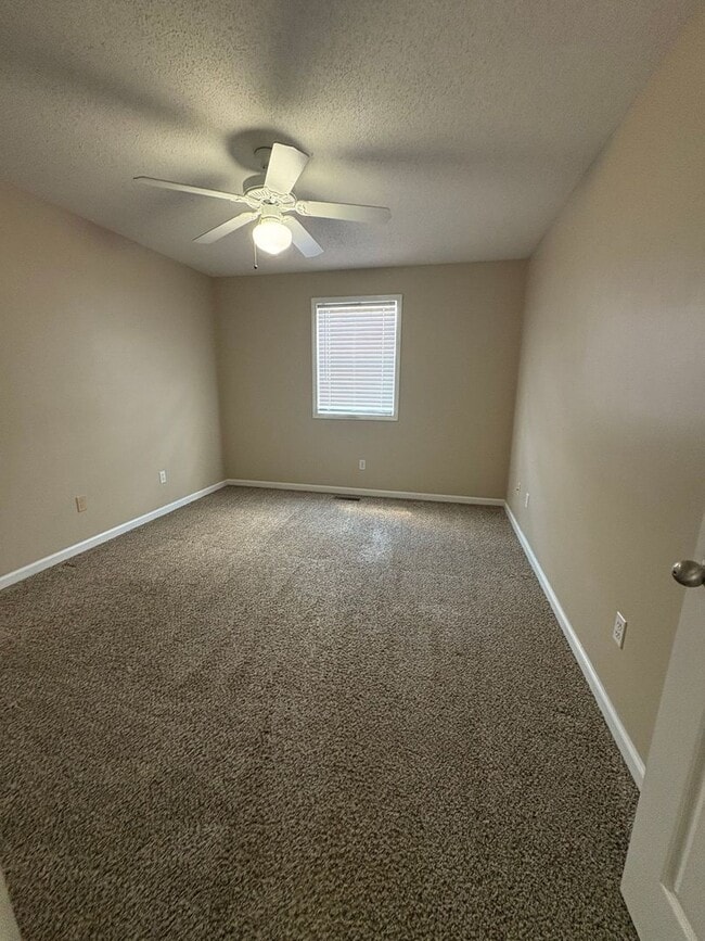 Building Photo - WAKEFIELD SUBDIVISION - Double Garage!  GRANITE COUNTERTOPS.