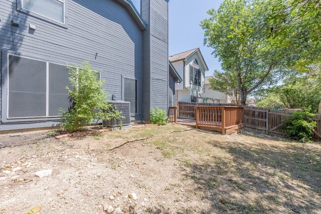 Building Photo - 5834 Spring Square