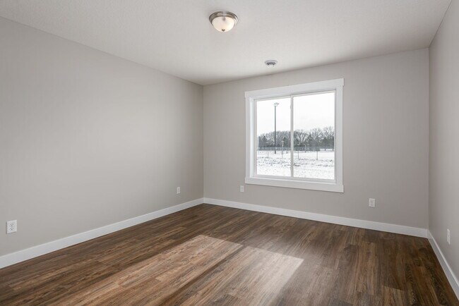 Building Photo - 102 7th Ave NW