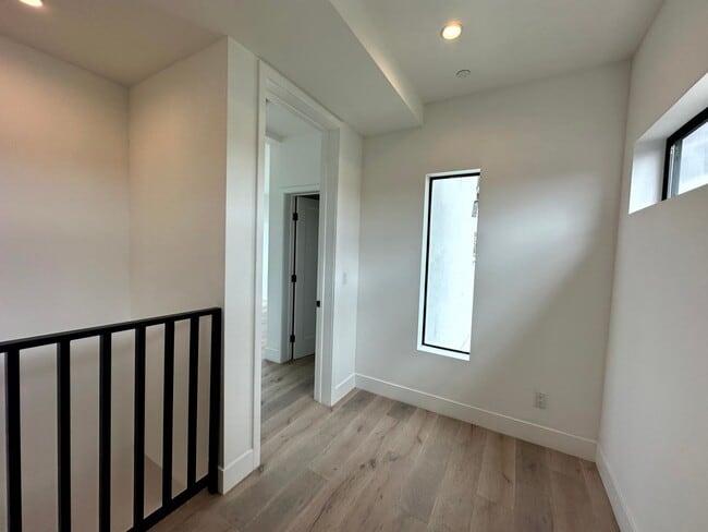 Building Photo - Beautiful Modern Luxury 4 Story Townhome -...