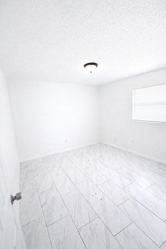 Building Photo - 2nd St