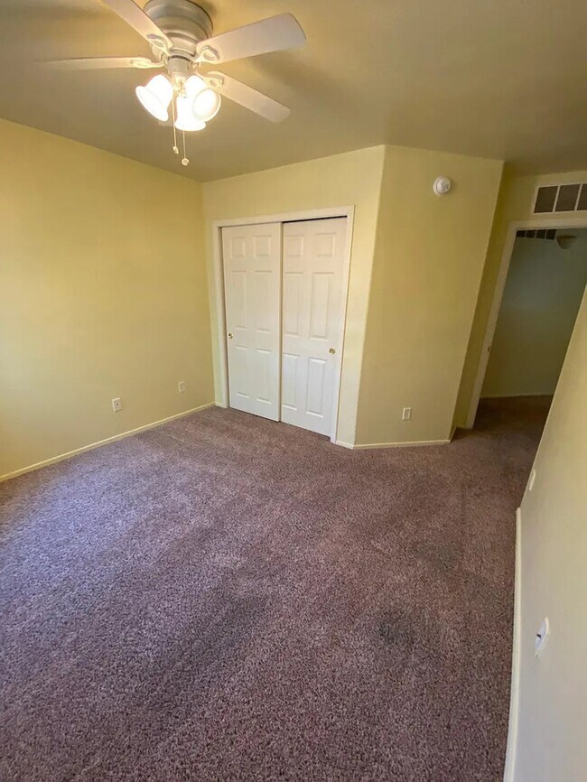 Building Photo - HOUSE FOR RENT