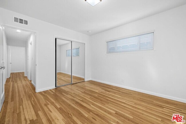 Building Photo - 9344 Valjean Ave