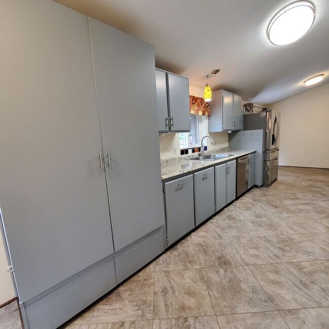 Building Photo - 33161 Geranium Ln