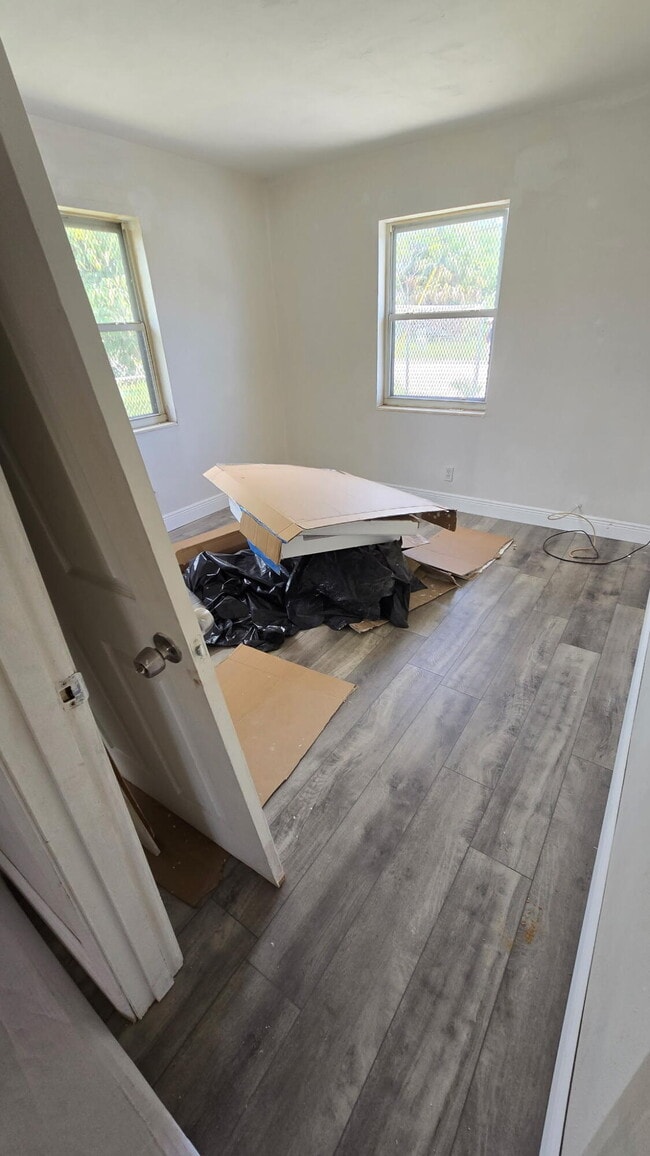 Building Photo - 1564 W 28th St