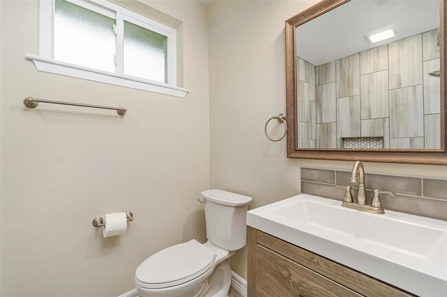 Building Photo - 16110 Reseda Cir