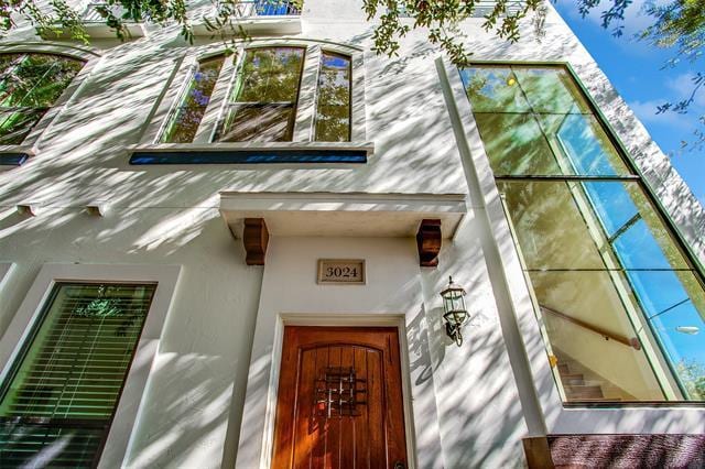 Building Photo - 3024 Carmel St